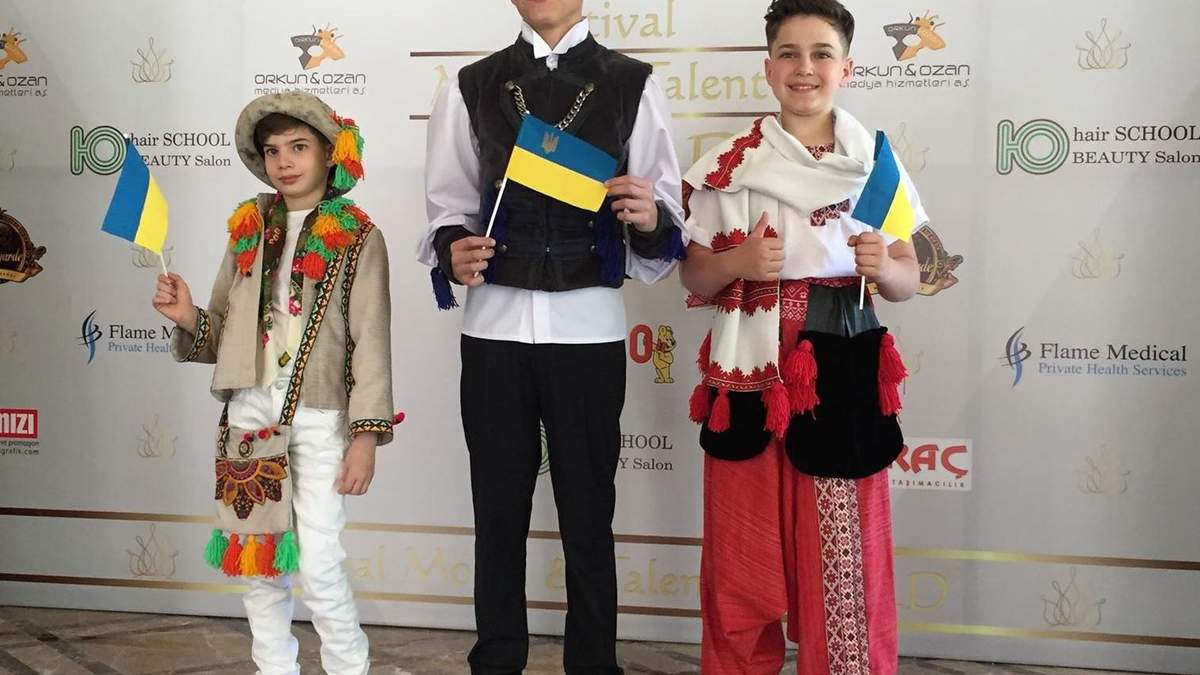 Марк Бобик (у центрі) став переможцем дитячого модельного конкурсу у Туреччині Марк Бобик (у центрі) став переможцем дитячого модельного конкурсу у Туреччині