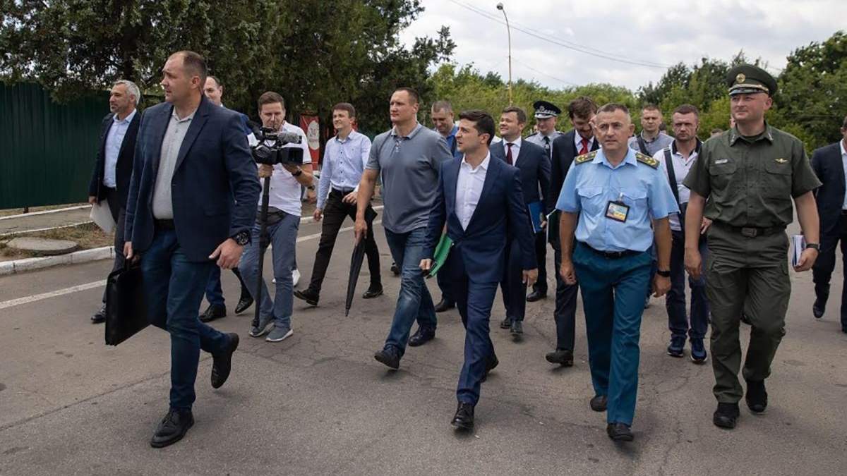 Зеленський зустрівся з митниками Західної України Зеленський зустрівся з митниками Західної України