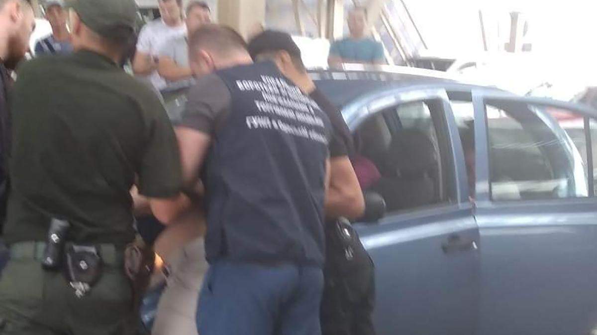 Правоохранители задержали злоумышленника, который пытался вывезти украинок Правоохранители задержали злоумышленника, который пытался вывезти украинок