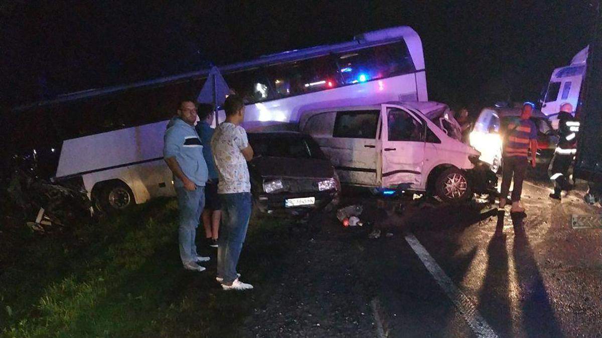 ДТП автобуса з дітьми під Львовом – є жертви: фото, відео аварії ДТП автобуса з дітьми під Львовом – є жертви: фото, відео аварії