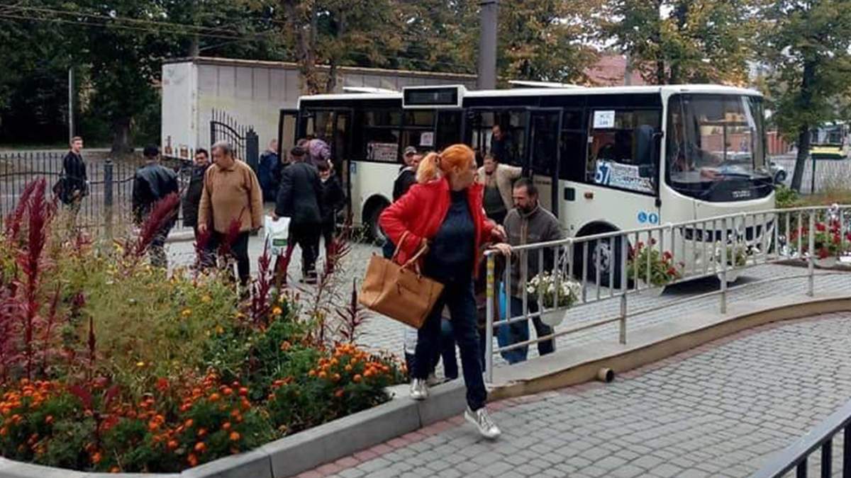 У Львові знову пустили безкоштовний автобус, який возить безхатьків митися У Львові знову пустили безкоштовний автобус, який возить безхатьків митися