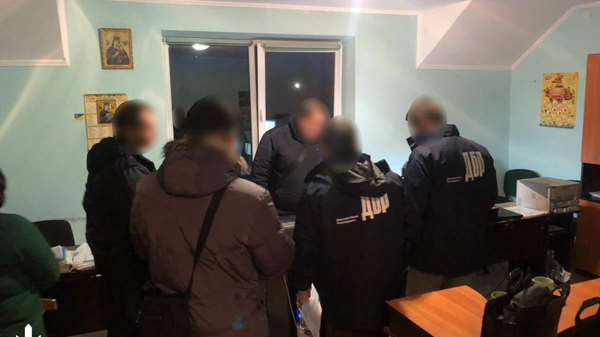 ДБР провела обшуки у керівництва Держгеокадастру на Львівщині ДБР провела обшуки у керівництва Держгеокадастру на Львівщині