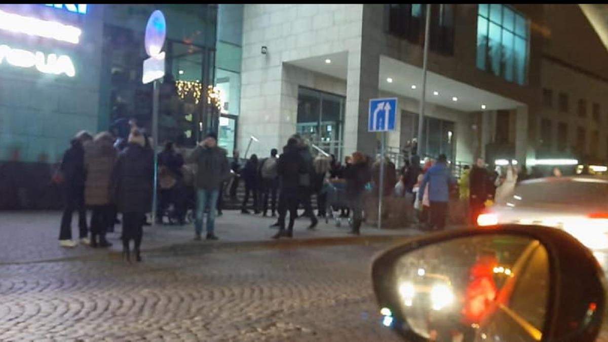 У Львові у популярному ТРЦ сталася пожежа У Львові у популярному ТРЦ сталася пожежа