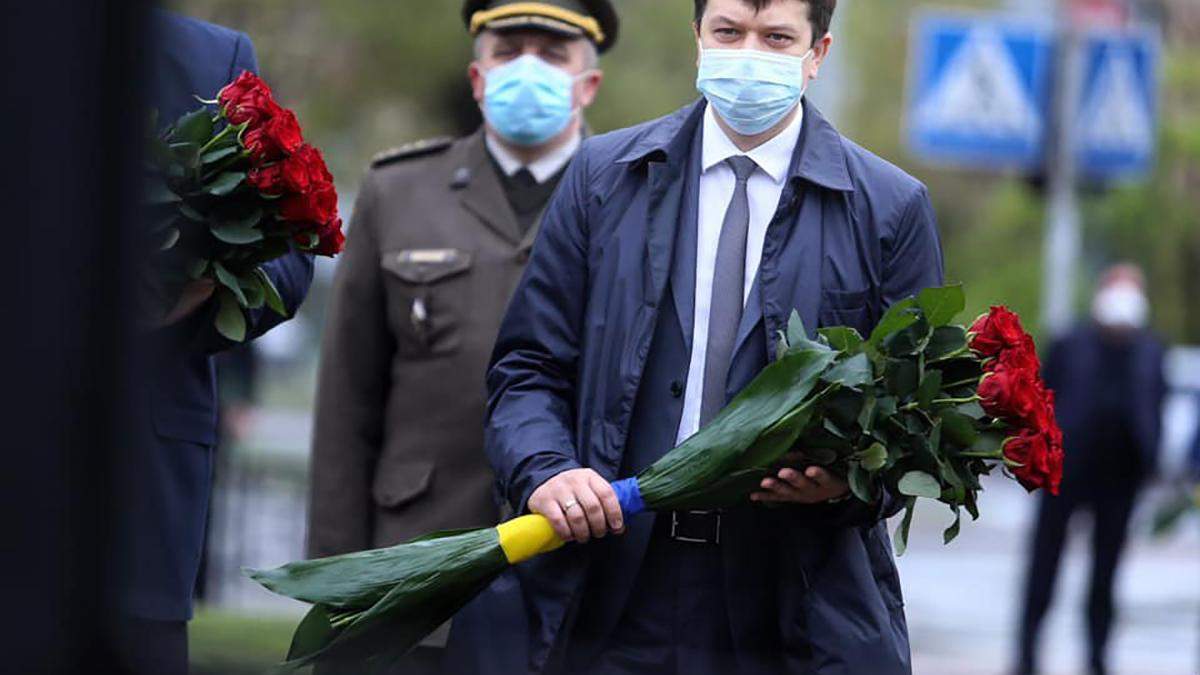 Украинцы чествуют 34 годовщину чернобыльской трагедии Украинцы чествуют 34 годовщину чернобыльской трагедии