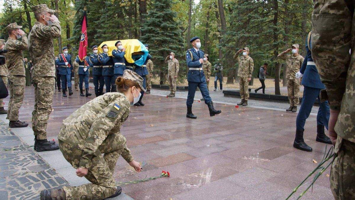 Похорони загиблих курсантів Ан-26 під Харковом: фото, відео Похорони загиблих курсантів Ан-26 під Харковом: фото, відео