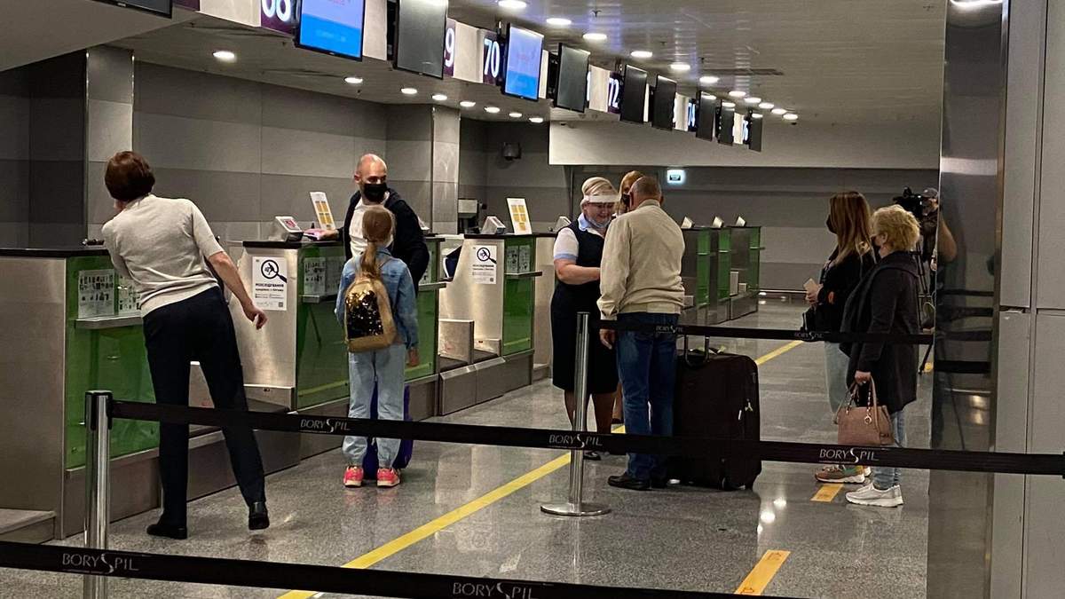 Аеропорт Львів 15 жовтня повністю знеструмило: пасажирів реєстрували вручну Аеропорт Львів 15 жовтня повністю знеструмило: пасажирів реєстрували вручну