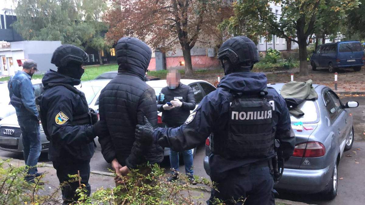 Наркотиків майже на мільйон: у Львові затримали наркодилерів – фото Наркотиків майже на мільйон: у Львові затримали наркодилерів – фото