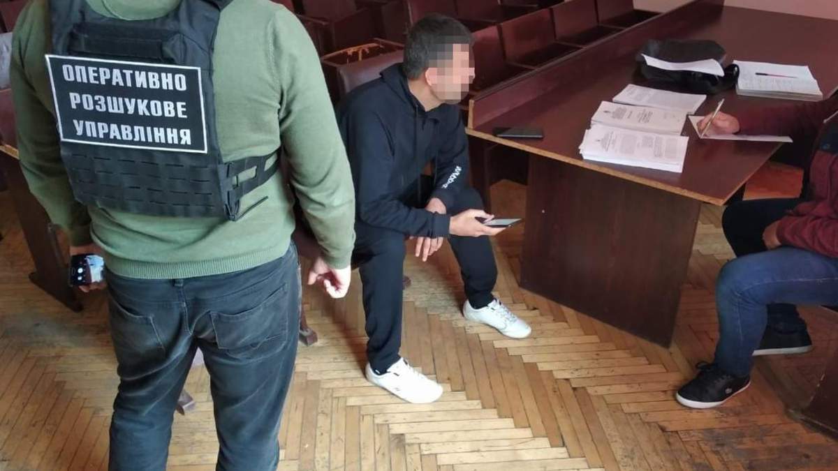 У Львові 16 жовтня 2020 затримали громадянина Туреччини У Львові 16 жовтня 2020 затримали громадянина Туреччини