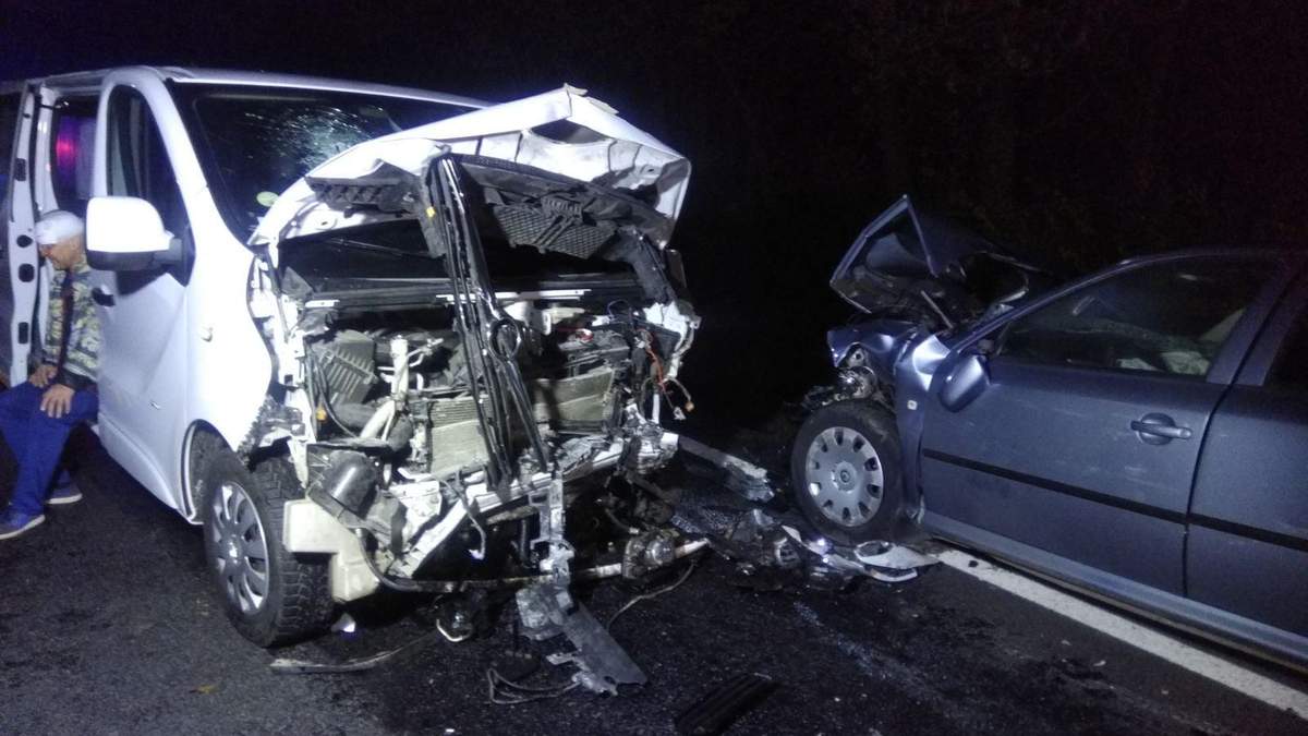 На Львівщині трапилась нищівна ДТП: автівки розтрощило вщент – фото На Львівщині трапилась нищівна ДТП: автівки розтрощило вщент – фото