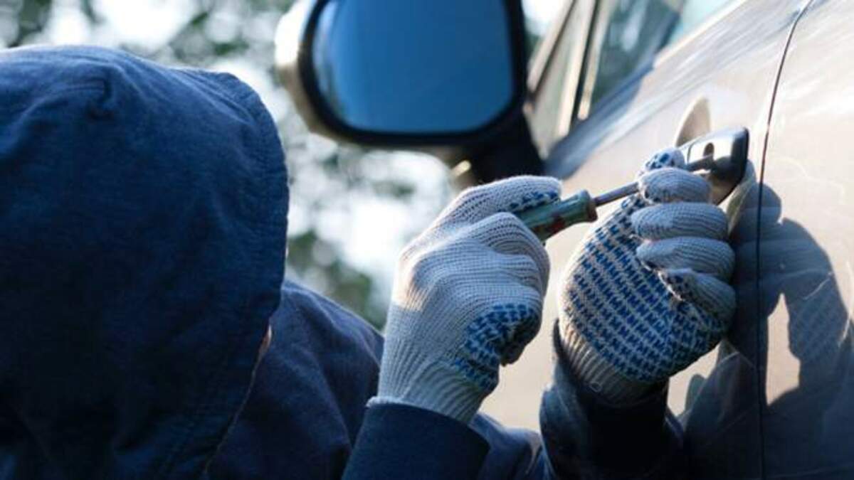 На Львіщині підлітки обкрадали автівки: їм загрожує ув’язнення На Львіщині підлітки обкрадали автівки: їм загрожує ув’язнення