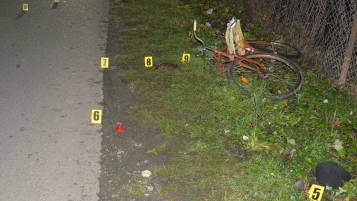 На Львівщині автівка на смерть збила велосипедиста: фото На Львівщині автівка на смерть збила велосипедиста: фото