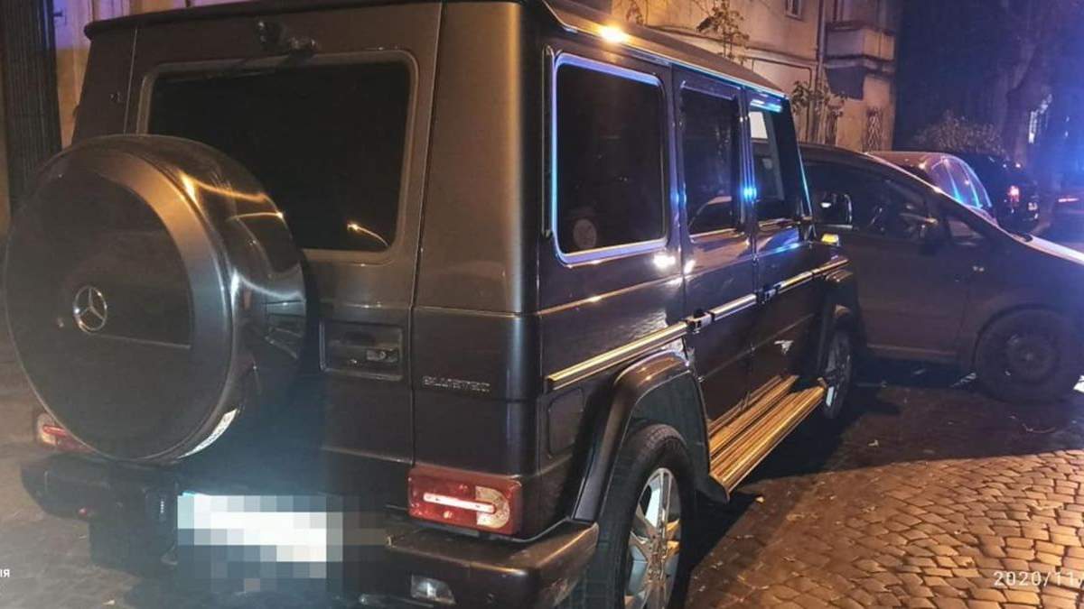 П'яний львівський підприємець на позашляховику розбив 3 автівки: фото П'яний львівський підприємець на позашляховику розбив 3 автівки: фото