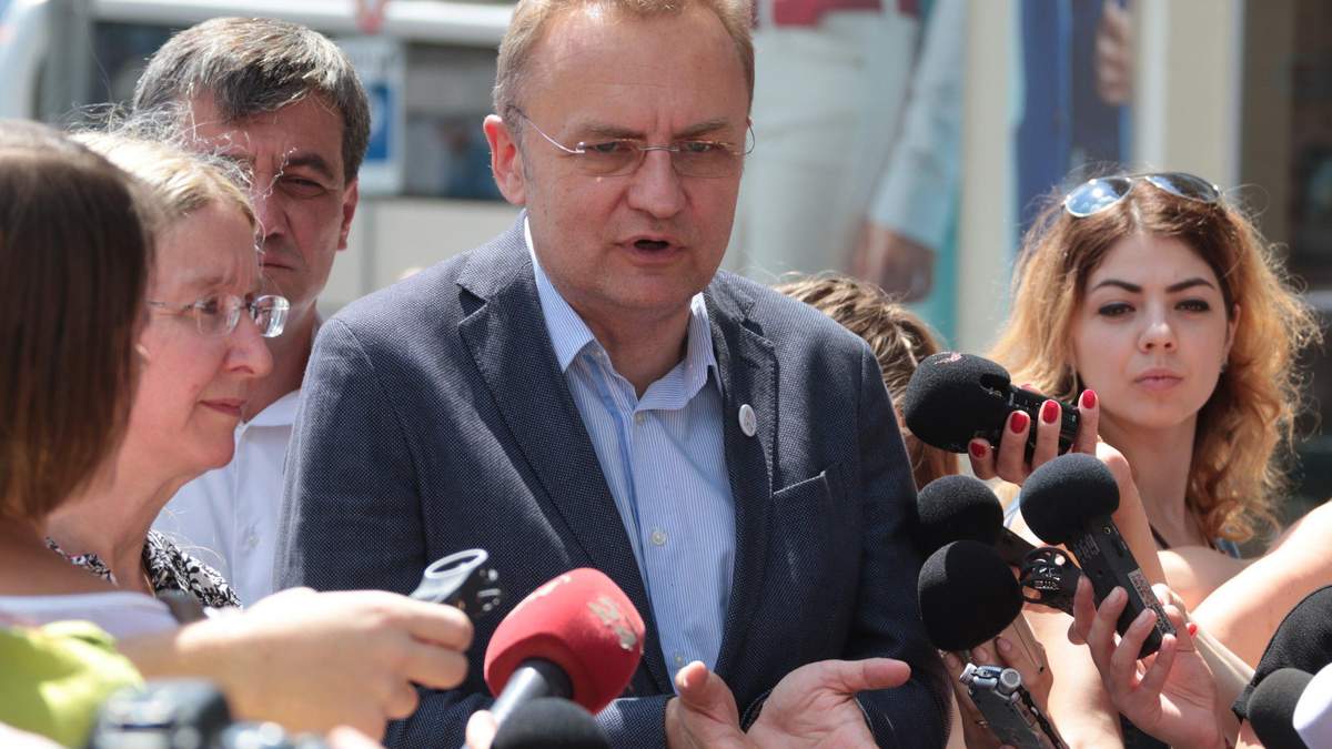 У Львові депутати нового скликання склали присягу: реакція Садового У Львові депутати нового скликання склали присягу: реакція Садового