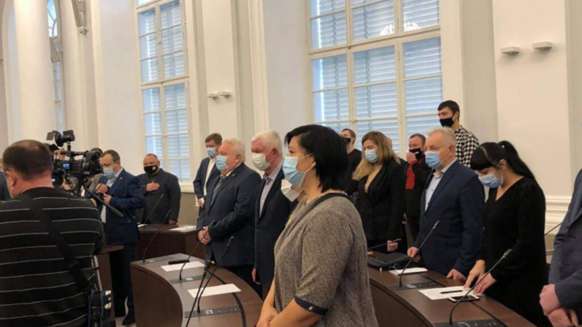 Во Львове состоялась скандальная первая сессия Львовского горсовета: видео Во Львове состоялась скандальная первая сессия Львовского горсовета: видео