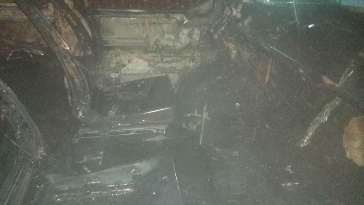 В Новояворовске посреди улицы полностью сгорел микроавтобус: фото В Новояворовске посреди улицы полностью сгорел микроавтобус: фото
