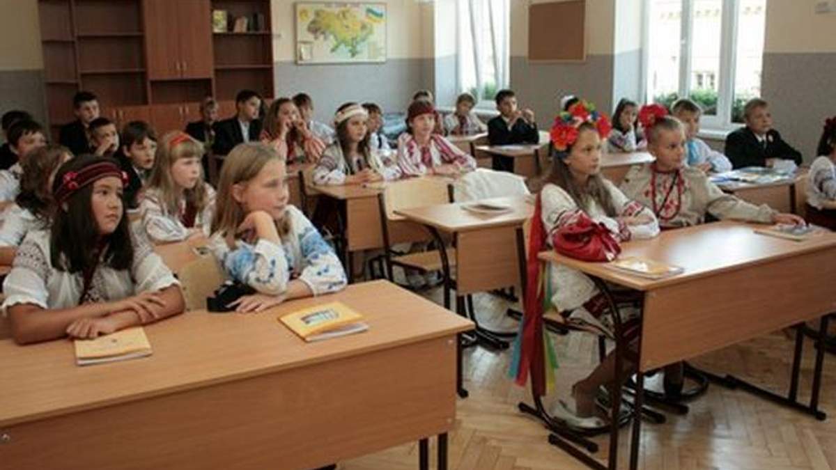 Шарпала й давала стусани: суд закрив справу про побиття школяра вчителькою Шарпала й давала стусани: суд закрив справу про побиття школяра вчителькою