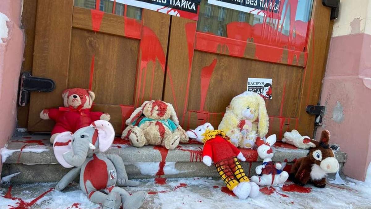 Долой московского казачка: во Львове Нацкорпус пикетировал бизнес Тараса Козака - фото Долой московского казачка: во Львове Нацкорпус пикетировал бизнес Тараса Козака - фото