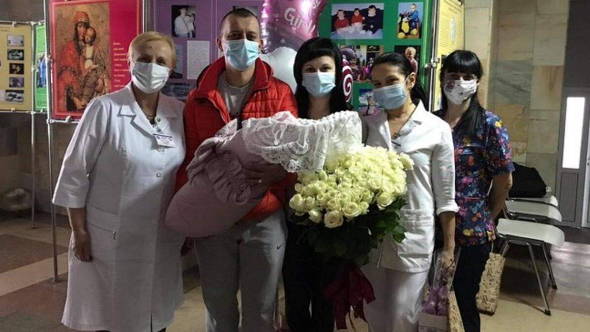 У Львові лікарі врятували немовля, яке народилося з вагою 790 грамів У Львові лікарі врятували немовля, яке народилося з вагою 790 грамів