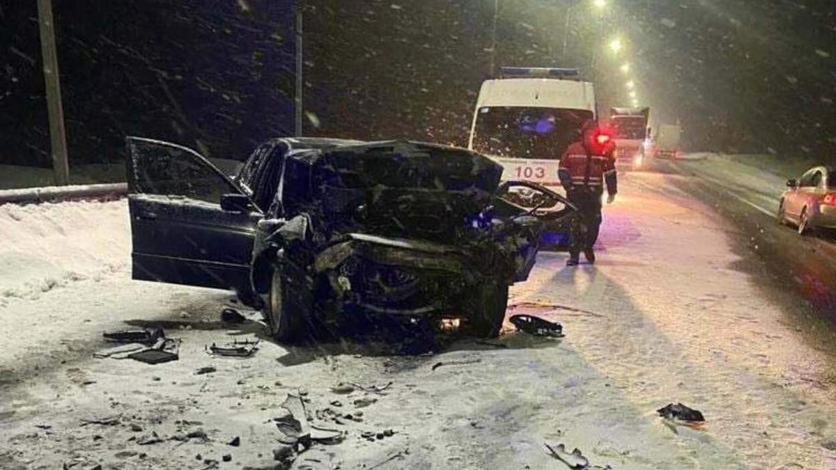 На Львівщині в жахливій ДТП загинув чоловік: ще 2 людей травмувались – фото На Львівщині в жахливій ДТП загинув чоловік: ще 2 людей травмувались – фото