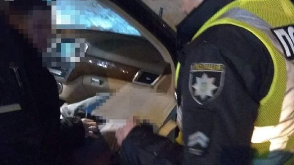 Превысил норму алкоголя в 22 раза: в центре Львова патрульные остановили пьяного водителя - видео Превысил норму алкоголя в 22 раза: в центре Львова патрульные остановили пьяного водителя - видео