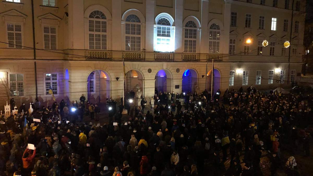 Сегодня его, а завтра – нас: Львов присоединился к массовым акциям в поддержку Стерненко Сегодня его, а завтра – нас: Львов присоединился к массовым акциям в поддержку Стерненко