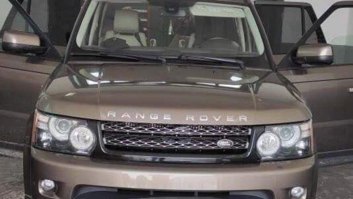 Понад 700 пачок цигарок у Land Rover: прикордонники затримали контрабандиста – фото Понад 700 пачок цигарок у Land Rover: прикордонники затримали контрабандиста – фото
