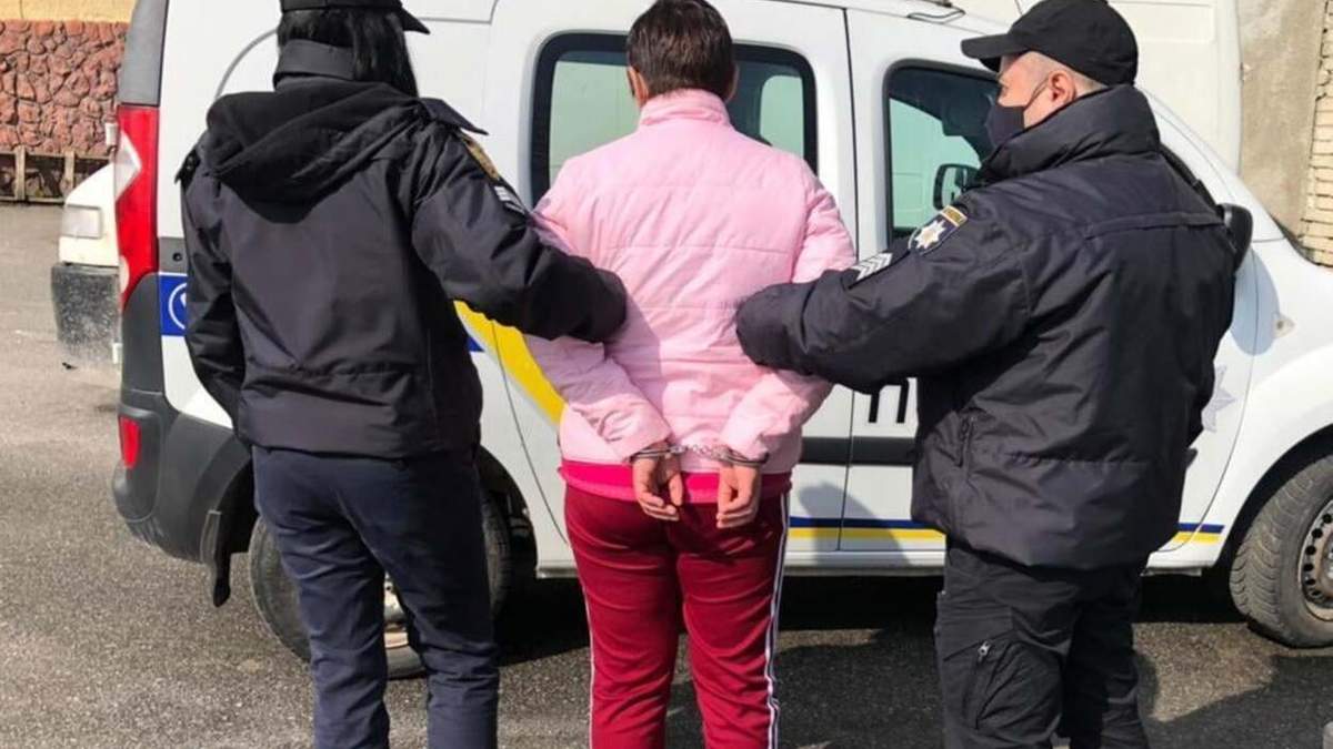 Вибивала гроші цеглою: на Львівщині жінка жорстоко побила та пограбувала пенсіонера – фото Вибивала гроші цеглою: на Львівщині жінка жорстоко побила та пограбувала пенсіонера – фото