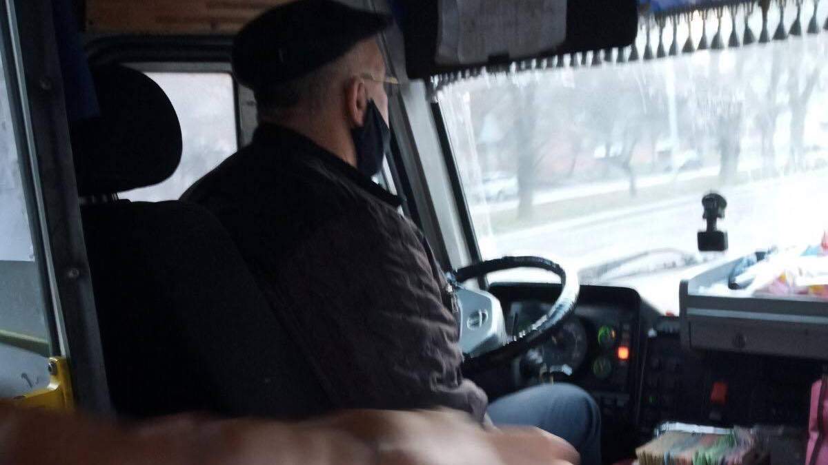 Кричав й називав свинею: на Львівщині водій маршрутки відмовився везти АТОвця – фото Кричав й називав свинею: на Львівщині водій маршрутки відмовився везти АТОвця – фото