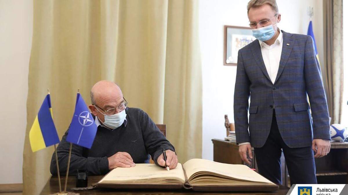 До Львова з робочим візитом приїхав Голова військового комітету НАТО До Львова з робочим візитом приїхав Голова військового комітету НАТО